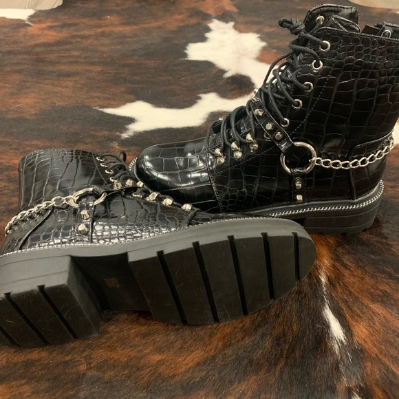 Studded leather boots - Picture 5 of 5